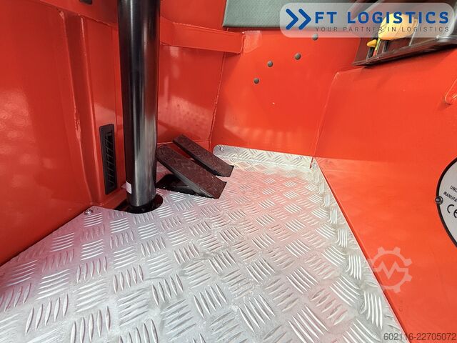 Carretilla retráctil de 4 vías Combilift C3000ET TRIPLEX 5940 WIDE FORK POSITIONE