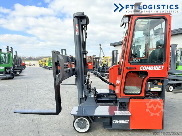 Carretilla retráctil de 4 vías Combilift C3000ET TRIPLEX 5940 WIDE FORK POSITIONE