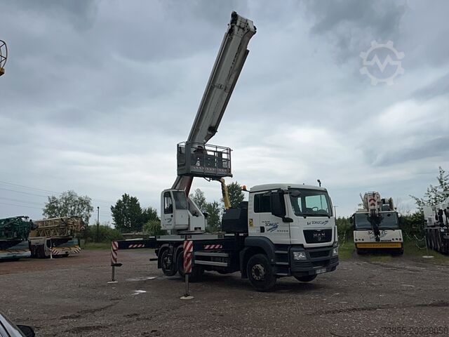 Platforma de lucru aeriană montată pe camion MAN TGS 26.320 6x2-2 BL with Oil Steel Eagle 3526 (35m)