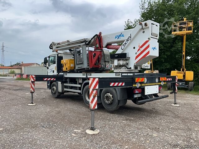 Platforma de lucru aeriană montată pe camion MAN TGS 26.320 6x2-2 BL with Oil Steel Eagle 3526 (35m)