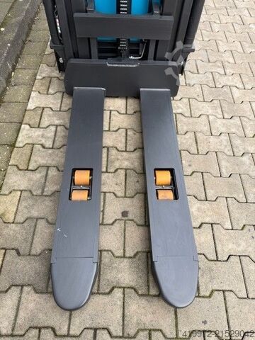 Pedestrian Stacker Noblelift PS16L
