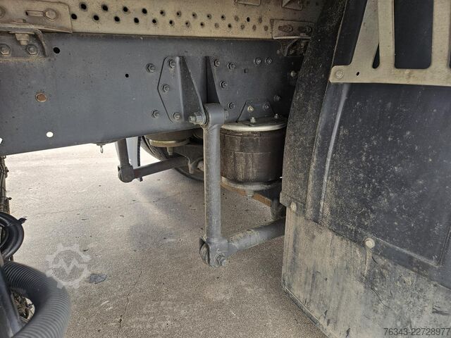 Vrachtwagen met bakwagen DAF LF 320 FA