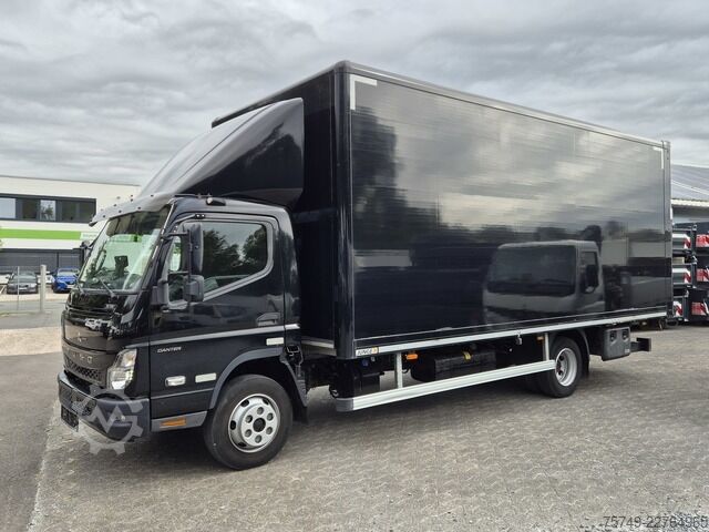 Vrachtwagen met bakwagen Fuso Canter 7C18 Aut., Koffer LBW AHK