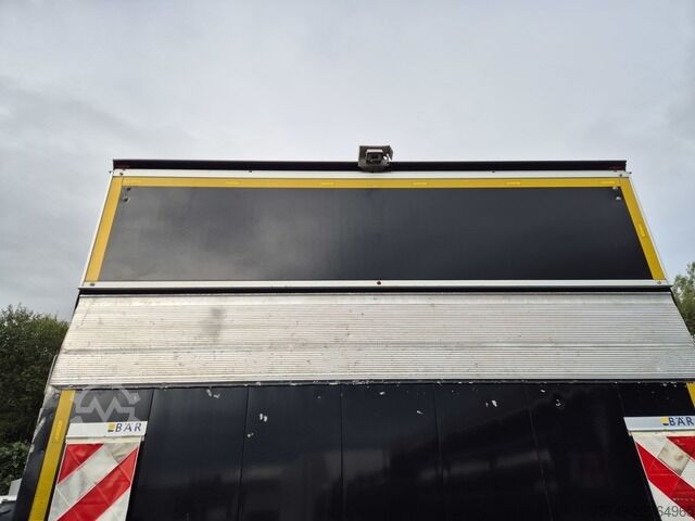 Vrachtwagen met bakwagen Fuso Canter 7C18 Aut., Koffer LBW AHK