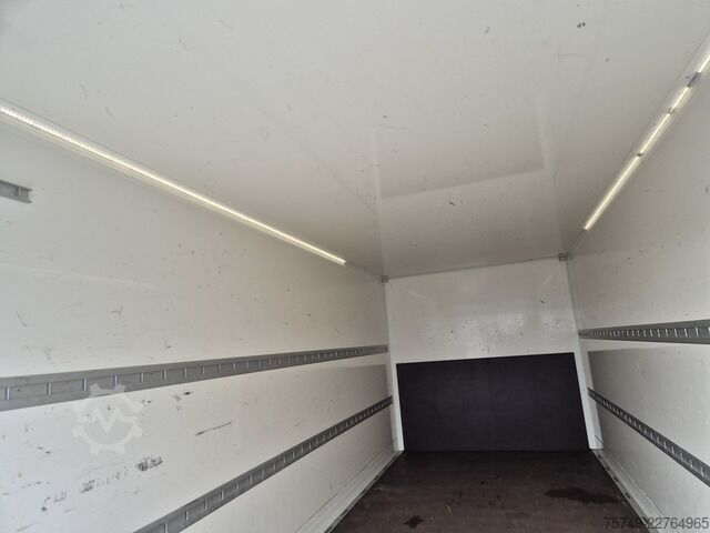 Vrachtwagen met bakwagen Fuso Canter 7C18 Aut., Koffer LBW AHK