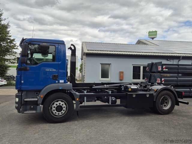 Haakarm vrachtwagen man TGM 18.320 BL 4x2 Abrollkipper 14t Automatik