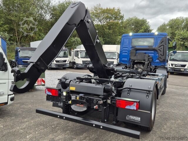 Haakarm vrachtwagen man TGM 18.320 BL 4x2 Abrollkipper 14t Automatik
