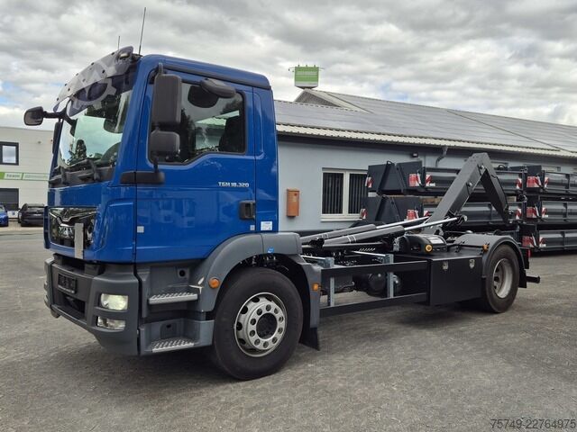 Haakarm vrachtwagen man TGM 18.320 BL 4x2 Abrollkipper 14t Automatik
