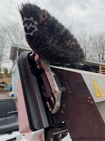 Barredora fregadora de conductor sentado Dulevo 1100 EH