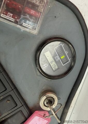 Barredora fregadora de conductor sentado Dulevo 1100 EH