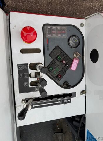 Barredora fregadora de conductor sentado Dulevo 1100 EH