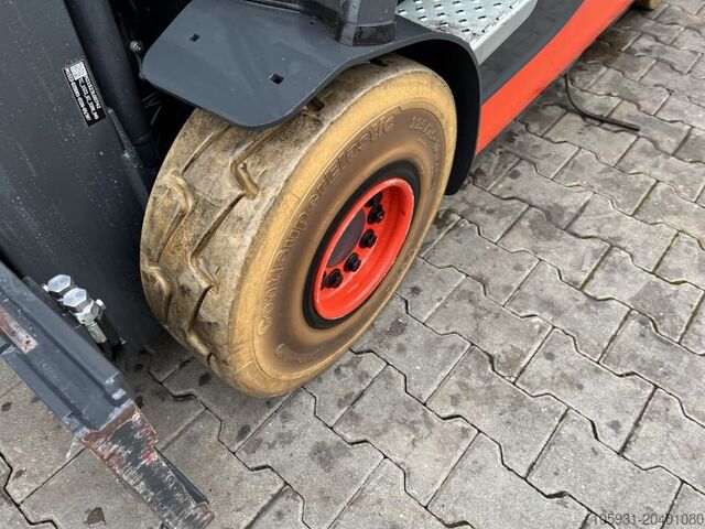 Electric 4-wheel forklift Linde E25L-02