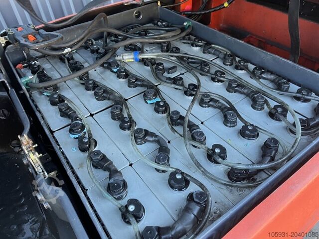 Electric 4-wheel forklift Linde E18PH-02