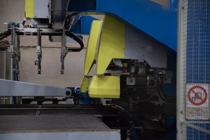 Bending center FINNPOWER EB5 200