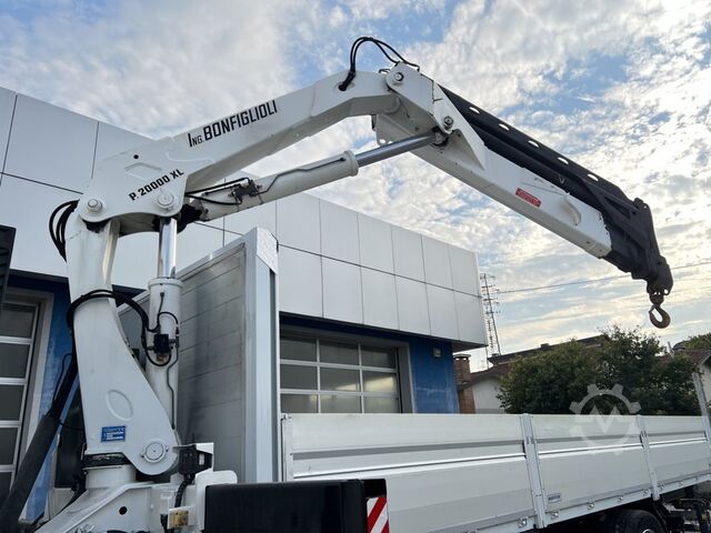 Autocarro con cassone fisso con gru Renault T 460