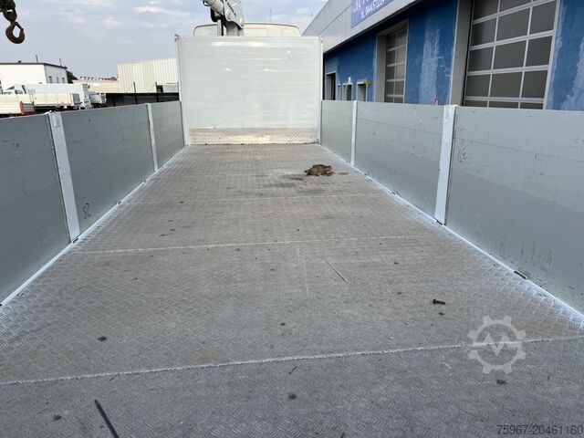 Autocarro con cassone fisso con gru Renault T 460