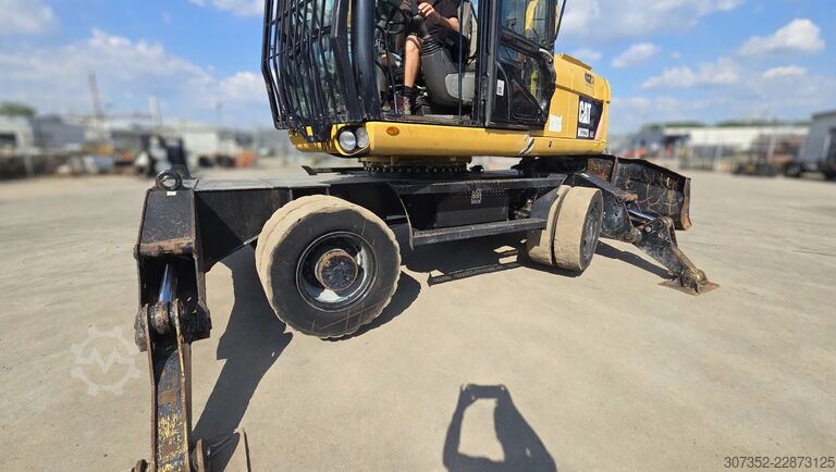 Mobile excavator Caterpillar M322D