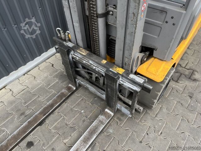 Elektromos háromkerekű targonca Jungheinrich EFG216k