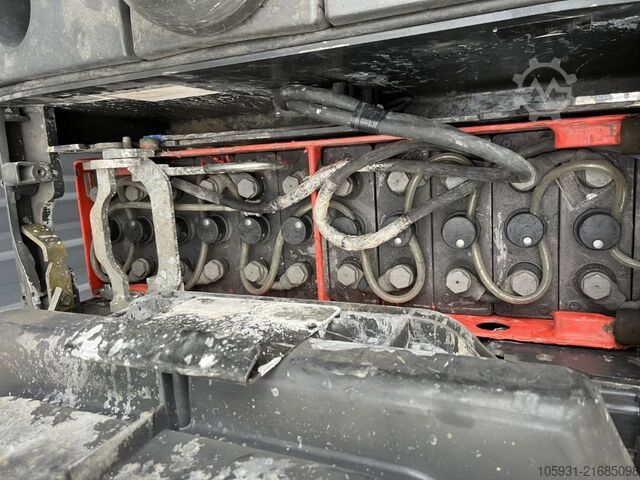 Stand-on stacker Linde D14SP