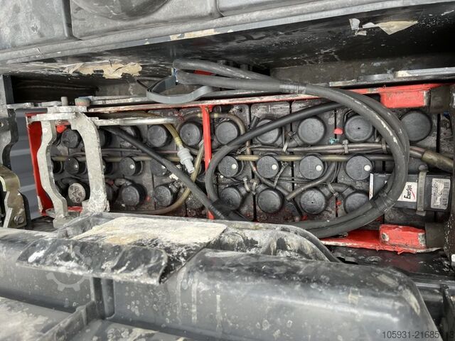 Stand-on stacker Linde D14SP