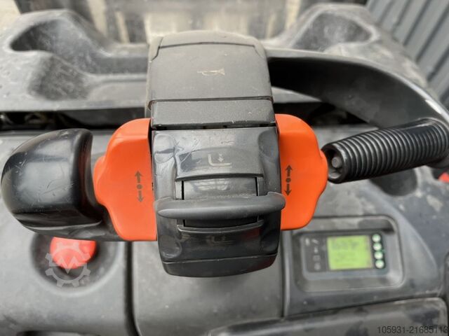 Stand-on stacker Linde D14SP