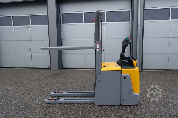 Chariot élévateur à grande levée Jungheinrich ERD220 Hochhubwagen Mitfahrer Initialhub