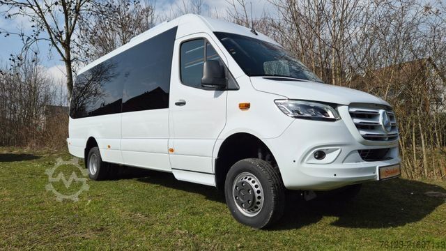 Minibus MERCEDES-BENZ 519  Allrad 4 x 4 Lagerfahrzeug Stock 20 Sitzer