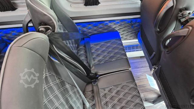 Minibus MERCEDES-BENZ 519  Allrad 4 x 4 Lagerfahrzeug Stock 20 Sitzer