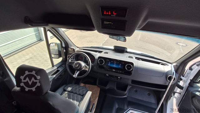 Minibus MERCEDES-BENZ 519  Allrad 4 x 4 Lagerfahrzeug Stock 20 Sitzer