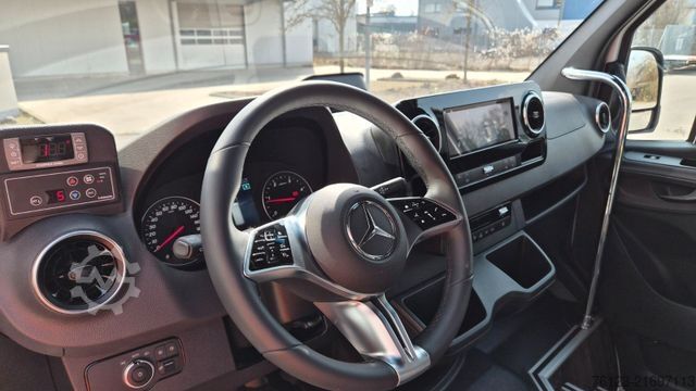 Minibus MERCEDES-BENZ 519  Allrad 4 x 4 Lagerfahrzeug Stock 20 Sitzer