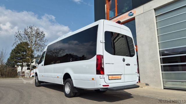 Minibus MERCEDES-BENZ 519  Allrad 4 x 4 Lagerfahrzeug Stock 20 Sitzer