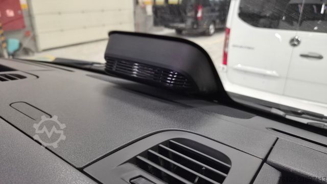 Minibus MERCEDES-BENZ 519  Allrad 4 x 4 Lagerfahrzeug Stock 20 Sitzer