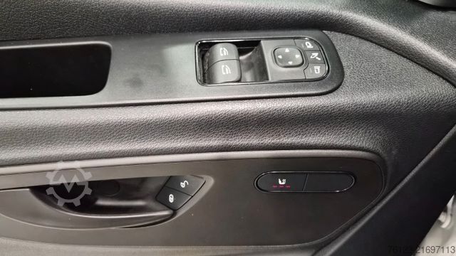 Minibus MERCEDES-BENZ 519  Allrad 4 x 4 Lagerfahrzeug Stock 20 Sitzer