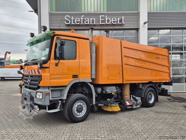 Silniční zametač MERCEDES-BENZ Actros 2032 A 4x4 Bucher STKF 9500 Airport 30x