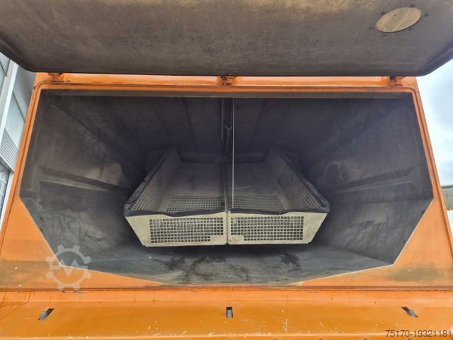 Silniční zametač MERCEDES-BENZ Actros 2032 A 4x4 Bucher STKF 9500 Airport 30x