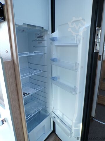 Half-integraal camper BÜRSTNER Limited T IT 727 G Hubbett, SAT, Markise