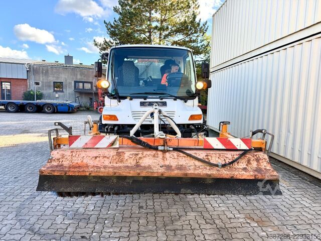 Asfalt plent Unimog U400 mit Bitumspritze Breining + Besen
