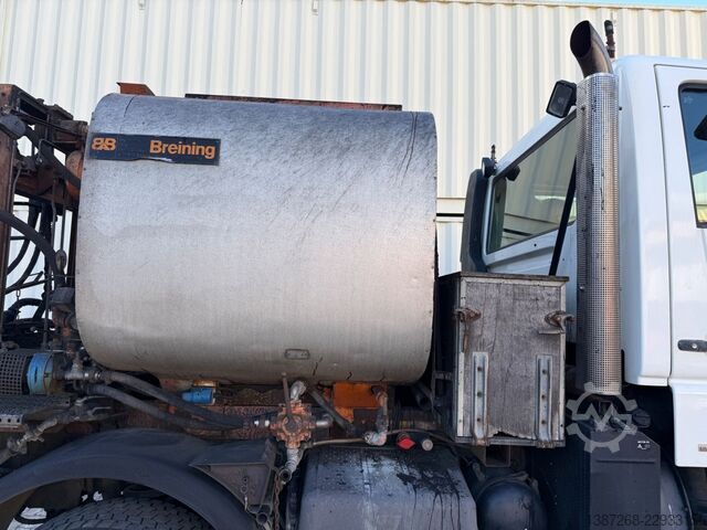 Asfalt plent Unimog U400 mit Bitumspritze Breining + Besen