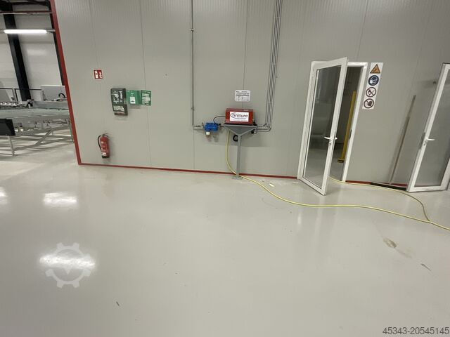 Installation de pulvérisation pour fenêtres Finiture automatic painting line for windows