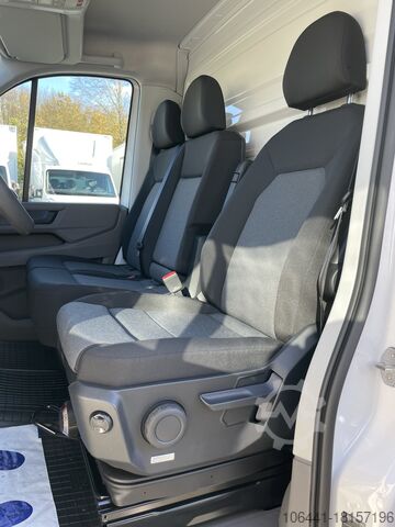 Transporter sa koferom VW Crafter Möbelkoffer