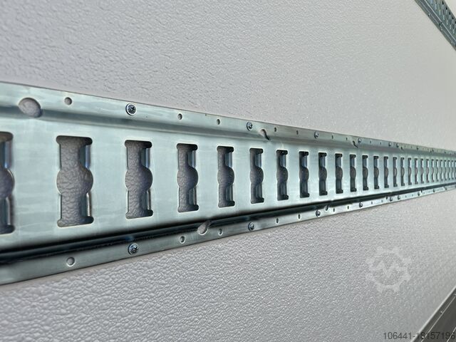 Transporter sa koferom VW Crafter Möbelkoffer