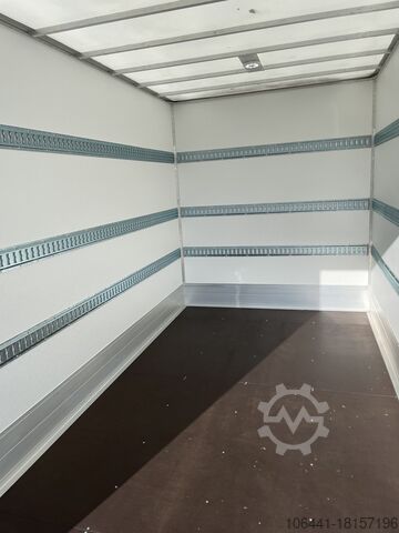 Transporter sa koferom VW Crafter Möbelkoffer