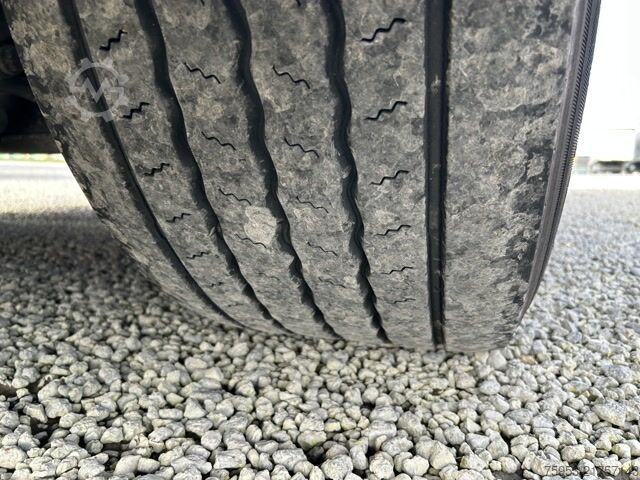 Standardní tahač Mercedes Benz 1851 LS Gigaspace Standklima Retarder