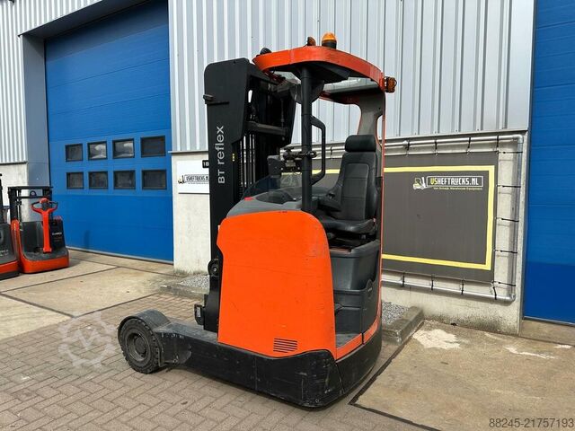 Vnější reach truck BT RRE160HR s vážicím systémem RAVAS BT RRE160HR