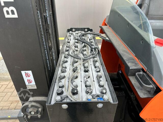 Vnější reach truck BT RRE160HR s vážicím systémem RAVAS BT RRE160HR