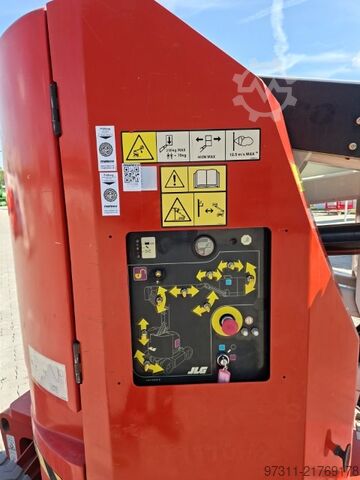 Teleszkópos munkaállvány JLG E300AJP