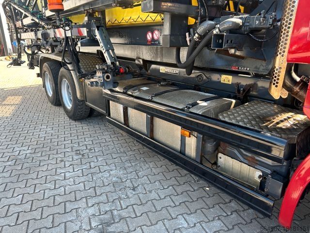 Kroklastbil SCANIA R580 Abrollkipper Flughafenstreufahrzeug 45m