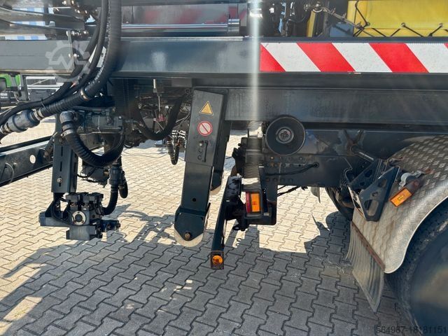 Kroklastbil SCANIA R580 Abrollkipper Flughafenstreufahrzeug 45m