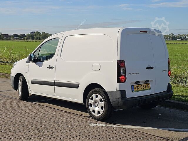 PEUGEOT PARTNER 1.6 automaat, airco, navi, pdc, zijdeur PEUGEOT PARTNER 1.6 automaat, airco, navi, pdc, zijdeur
