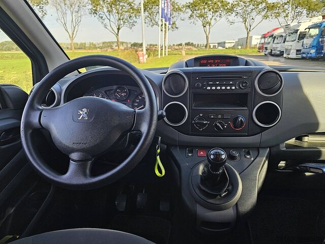 PEUGEOT PARTNER 1.6 automaat, airco, navi, pdc, zijdeur PEUGEOT PARTNER 1.6 automaat, airco, navi, pdc, zijdeur